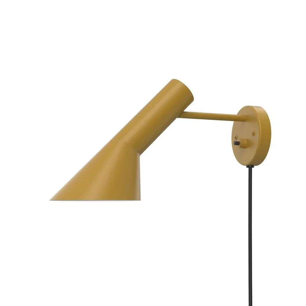 Lampka ścienna Louis Poulsen V3, własność żółta