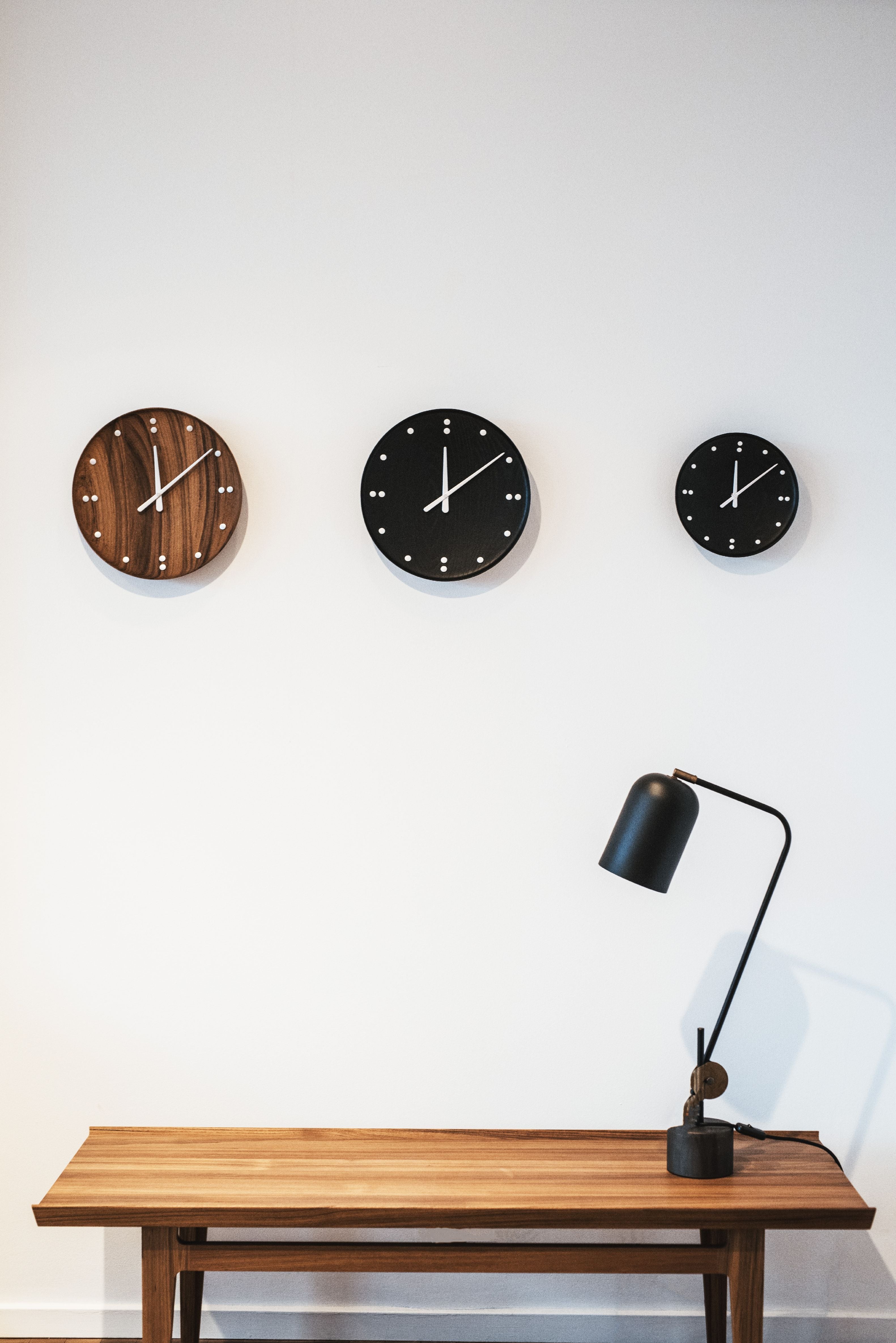 Architekt Finn Juhl Wall Clock Black Ash, Ø25 cm