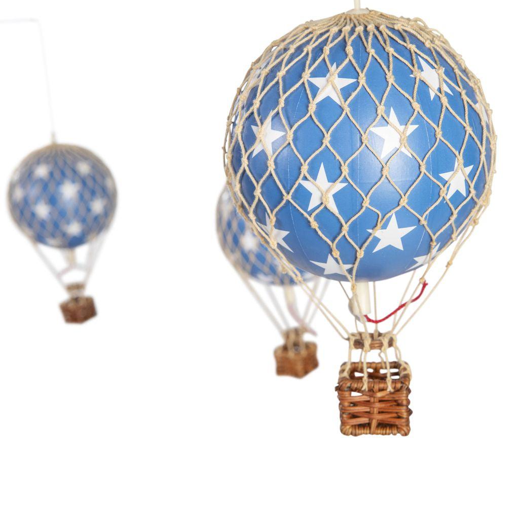 Autentyczne modele nieba lotów mobilnych z balonami, niebieskie gwiazdy