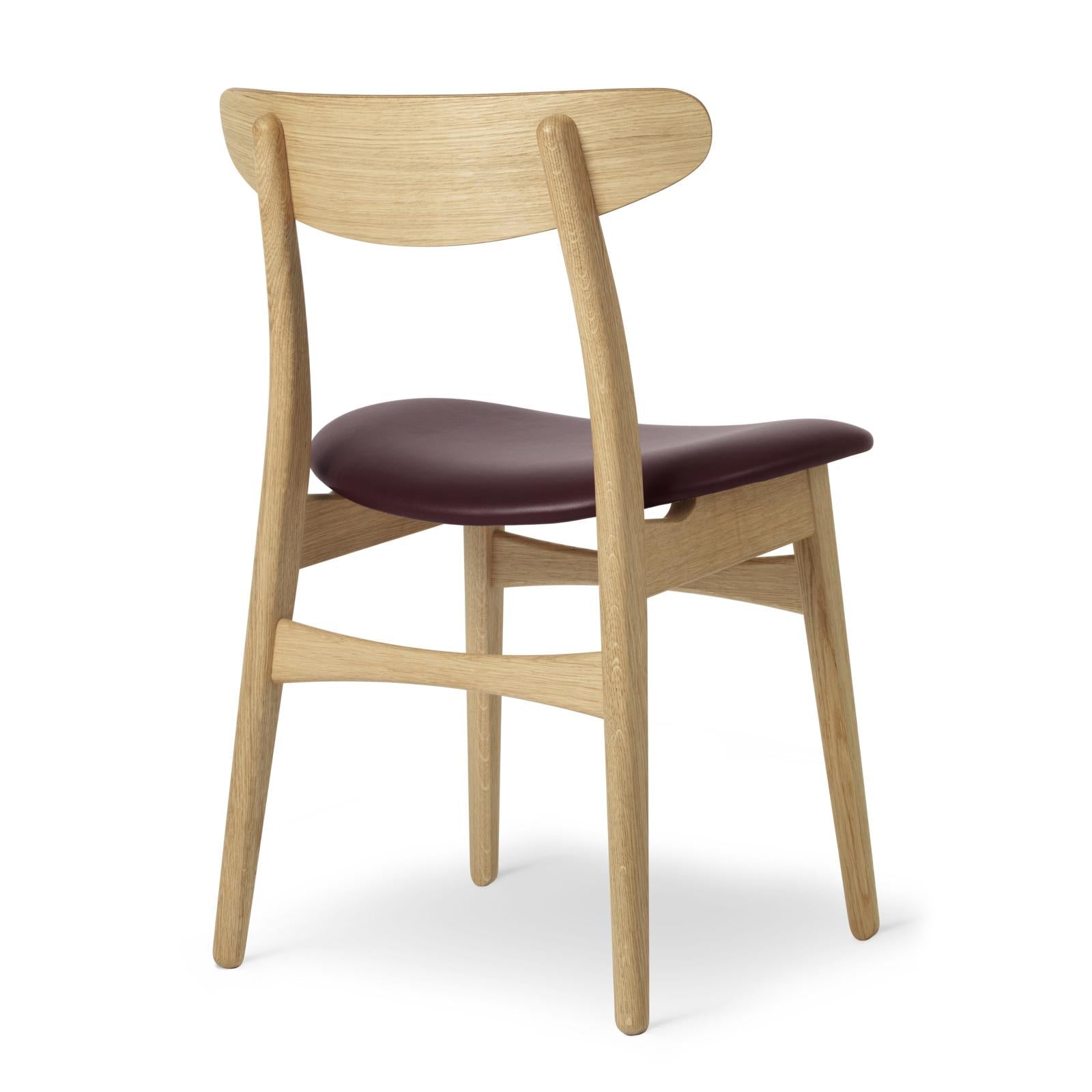 Krzesło Carl Hansen CH30P, naoliwiony dąb, burgundowa skóra