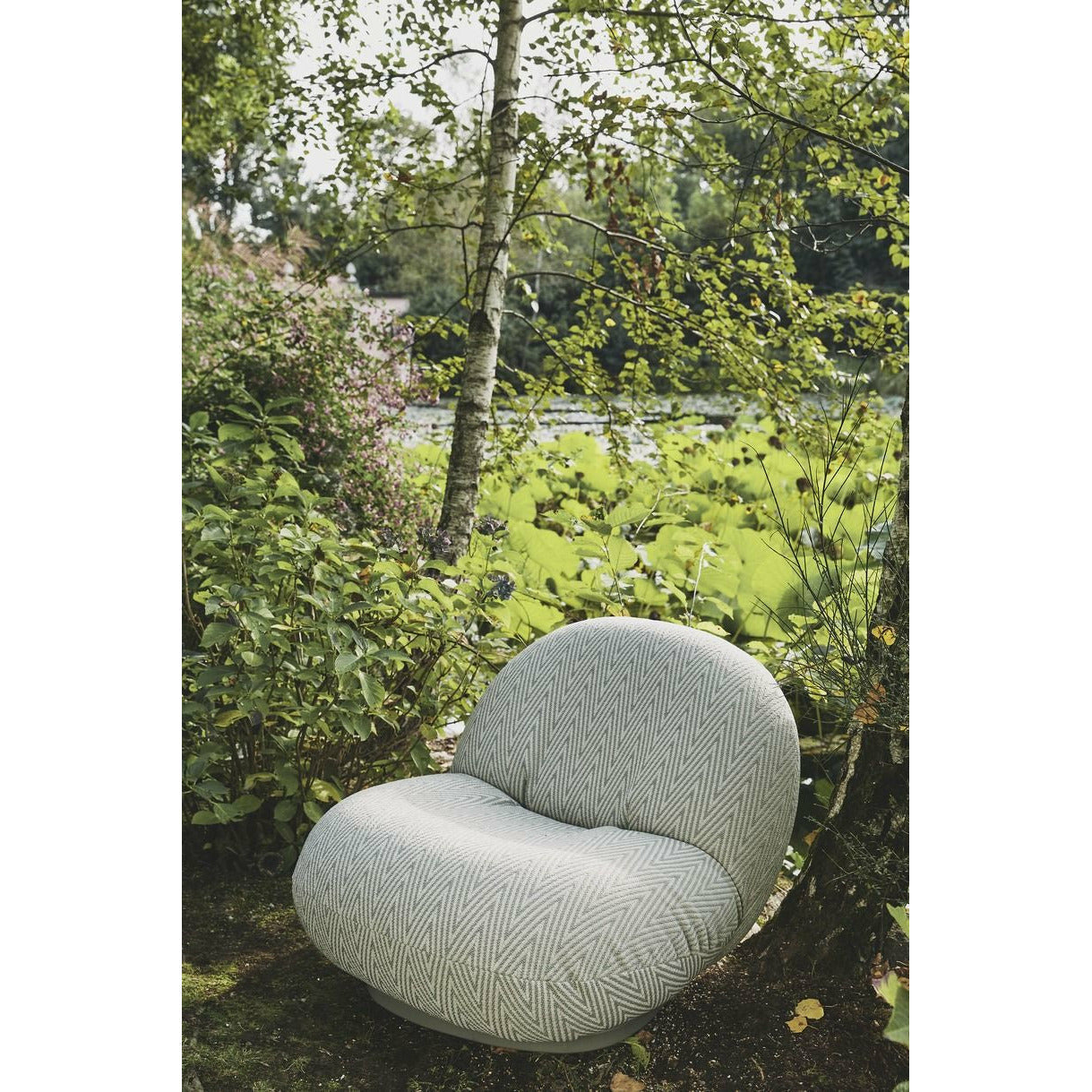 Gubi Pacha Outdoor Lounge krzesło obrotowe tapicerowane, Chenille Special 008