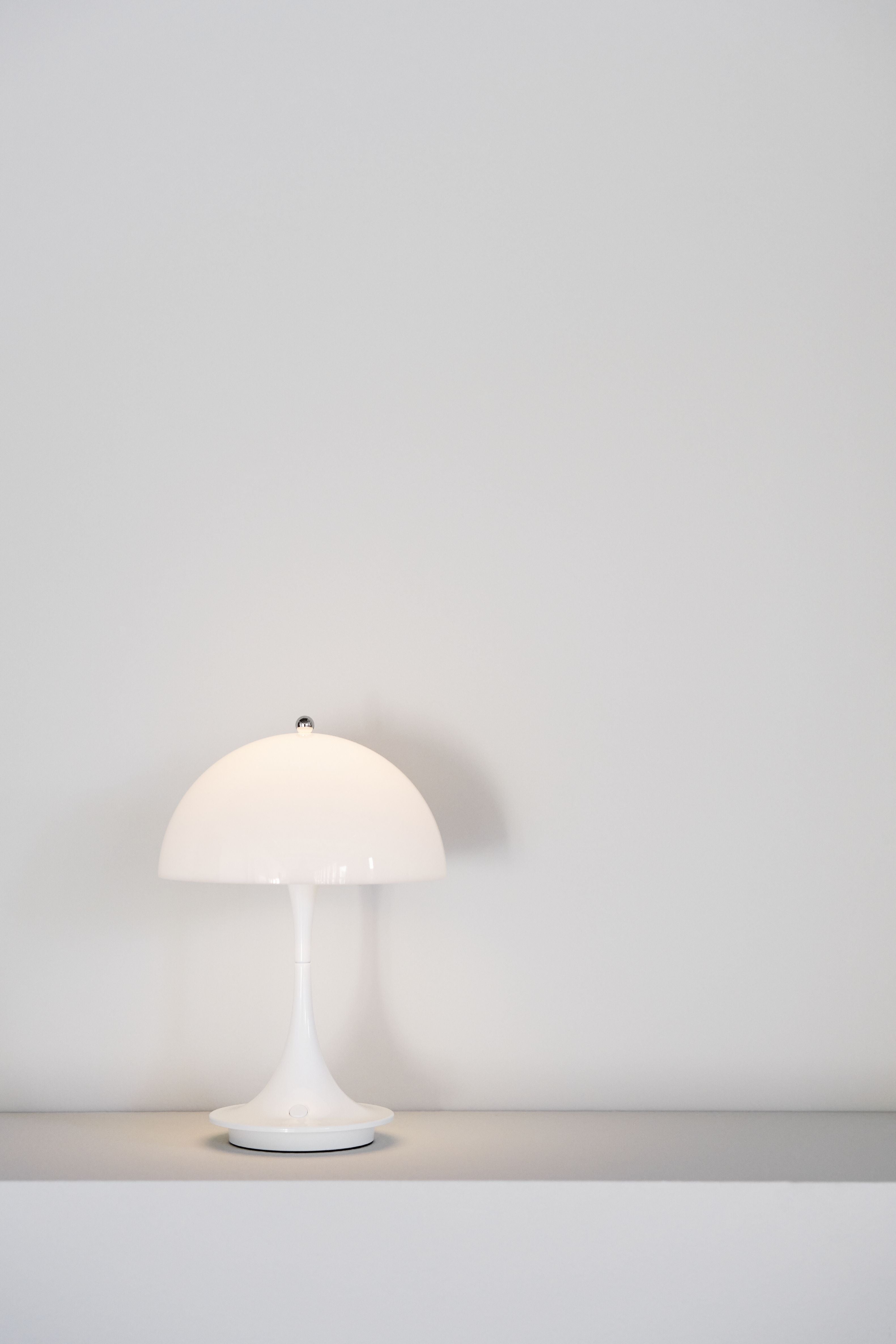 Louis Poulsen Panthella 160 Przenośna lampa stołowa V2 LED 27 K, akrylowy opal biały