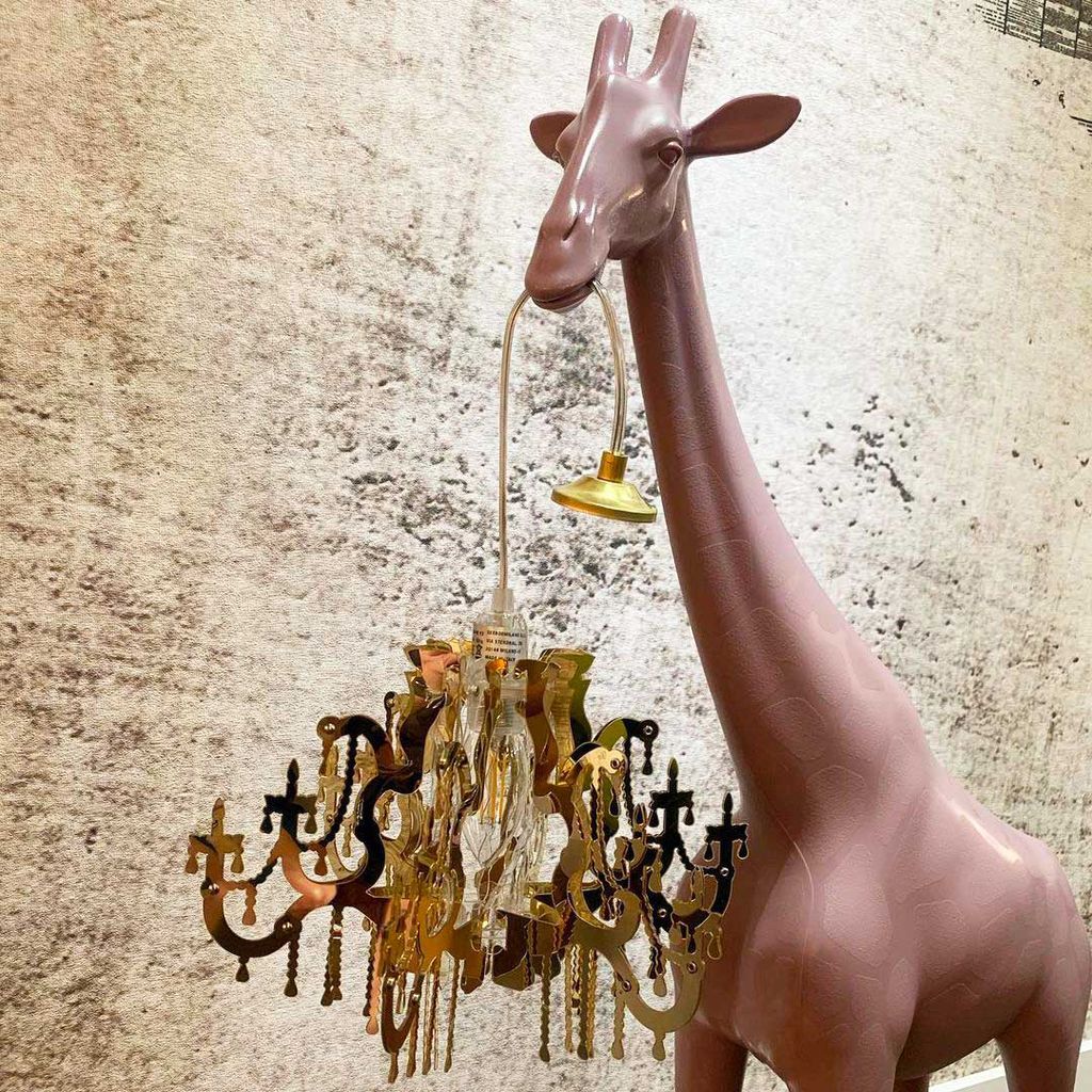 Qeeboo żyrafa w miłości lampa podłogowa xs h 1m, zakurzona róża