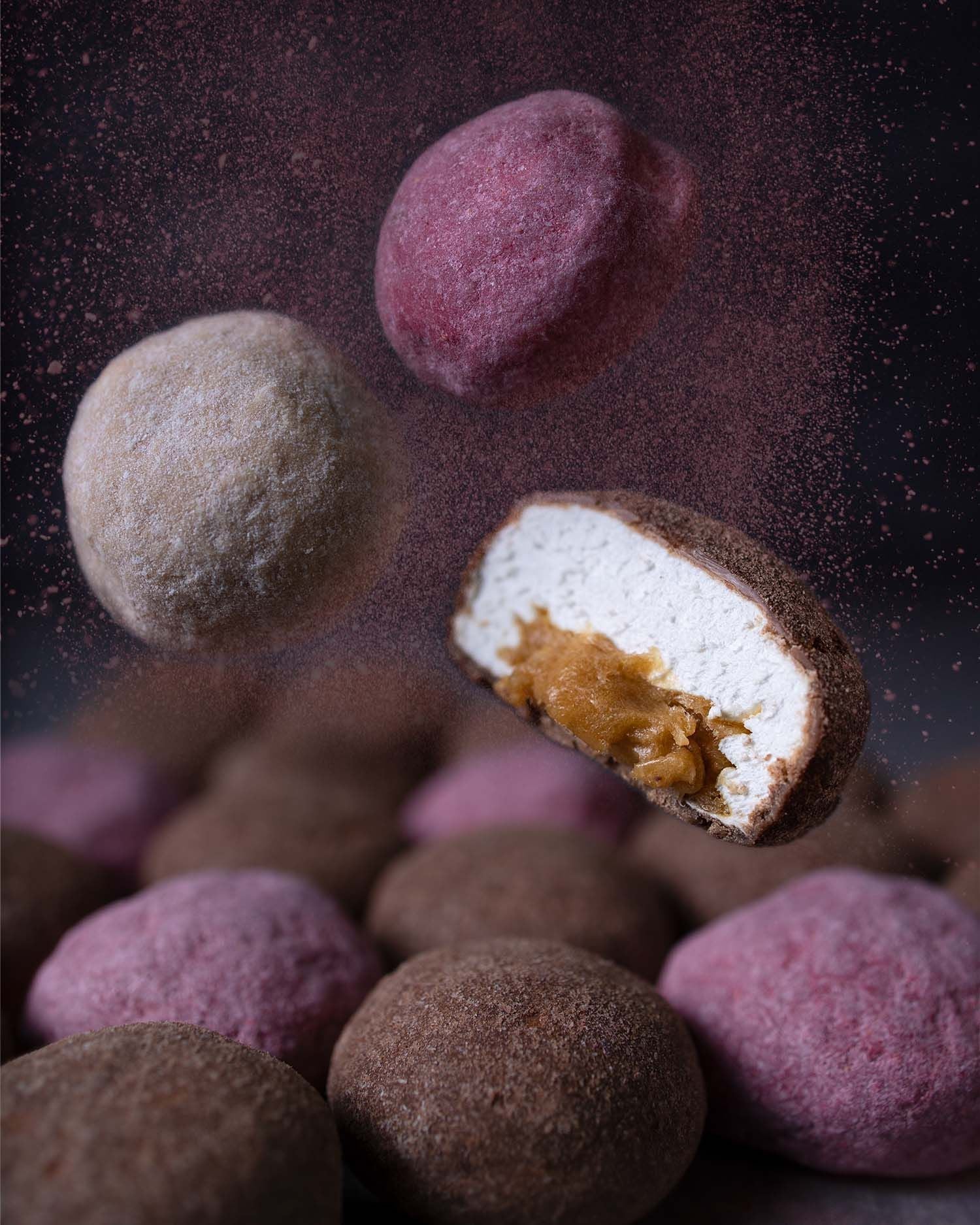 The Mallows Marshmallows z karmelowym nadzieniem i czekoladową czekoladą Ruby, 90G