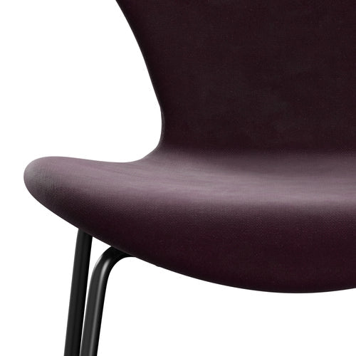 Fritz Hansen 3107 Krzesło pełna tapicerka, czarny/belfastowy aksamitna ciemna śliwka