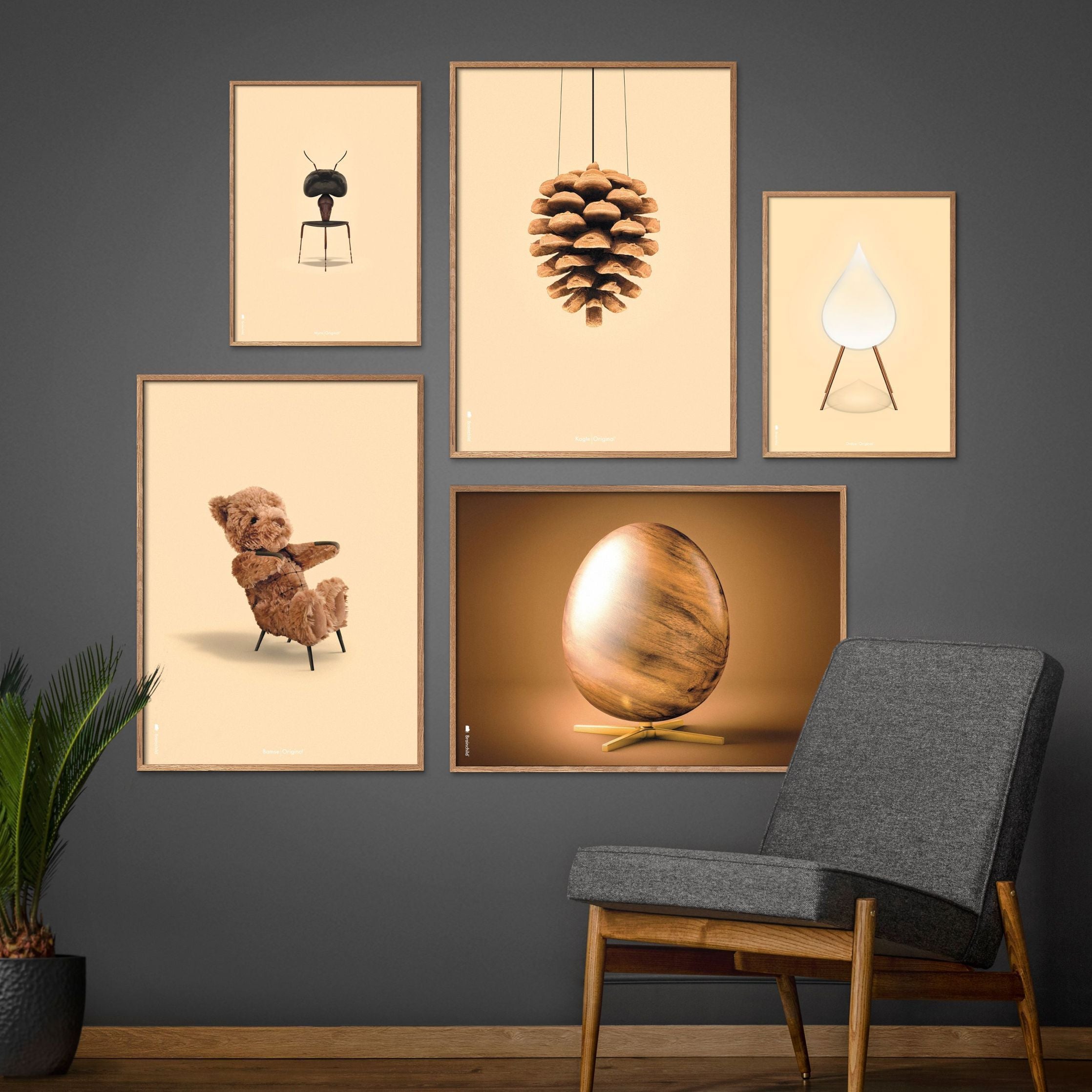 Brainchild Drop Classic Poster, Frame Made Of Light Wood 30x40 Cm, Sand Colored Background