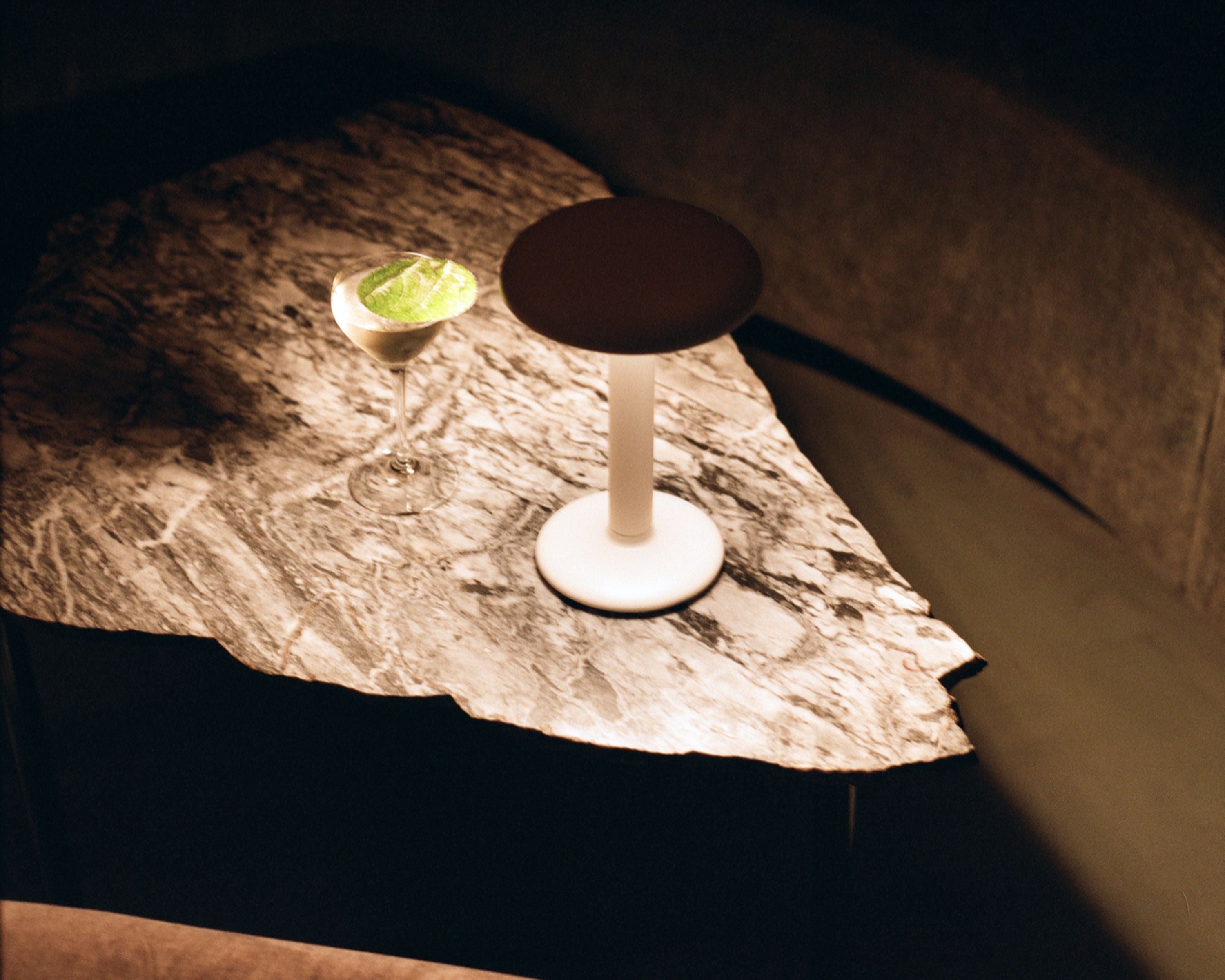 FLOS Gustave Lampa stołowa 2700 K, Matt White