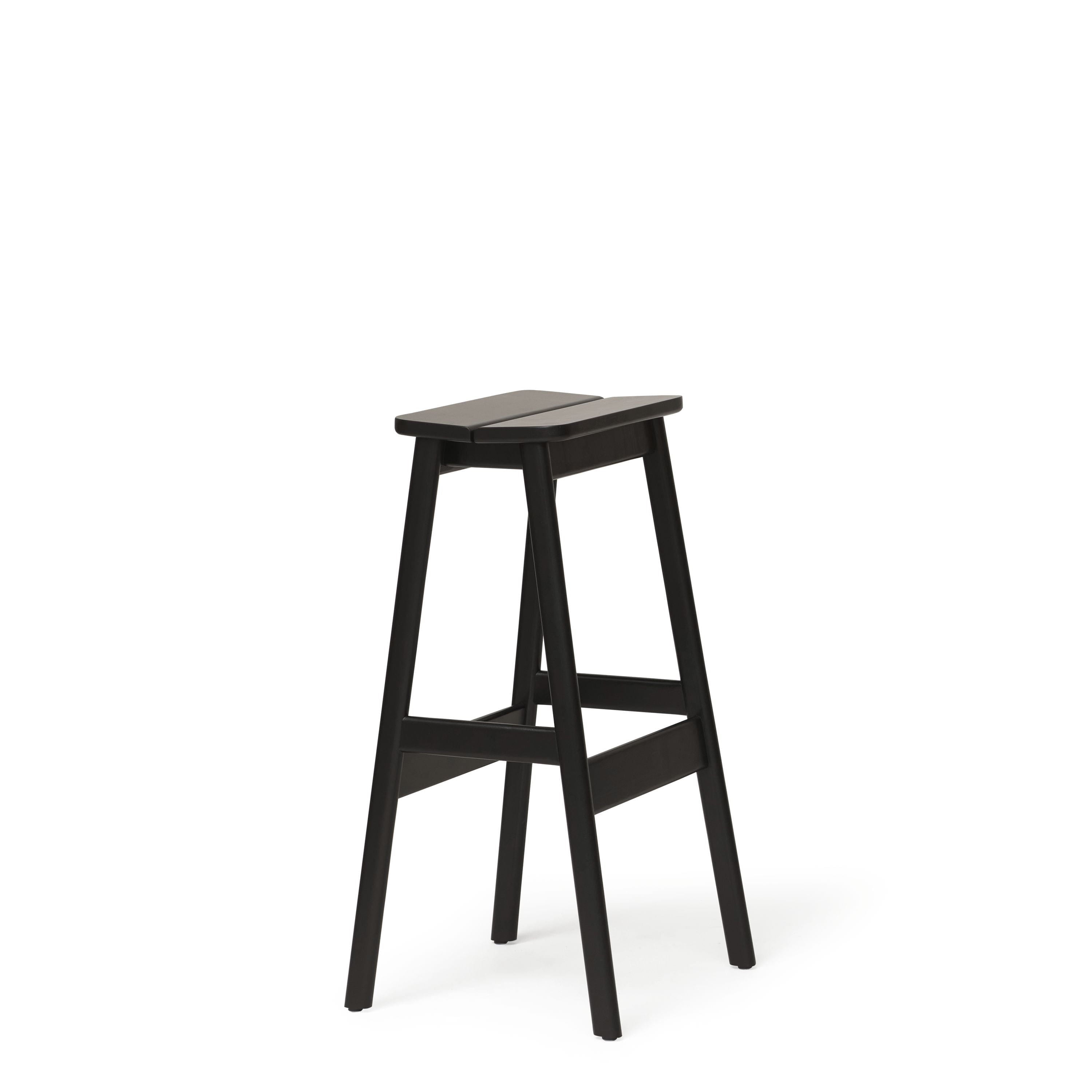 Form & Refine Kąt standardowy stołek barowy 75 cm. Czarny buk