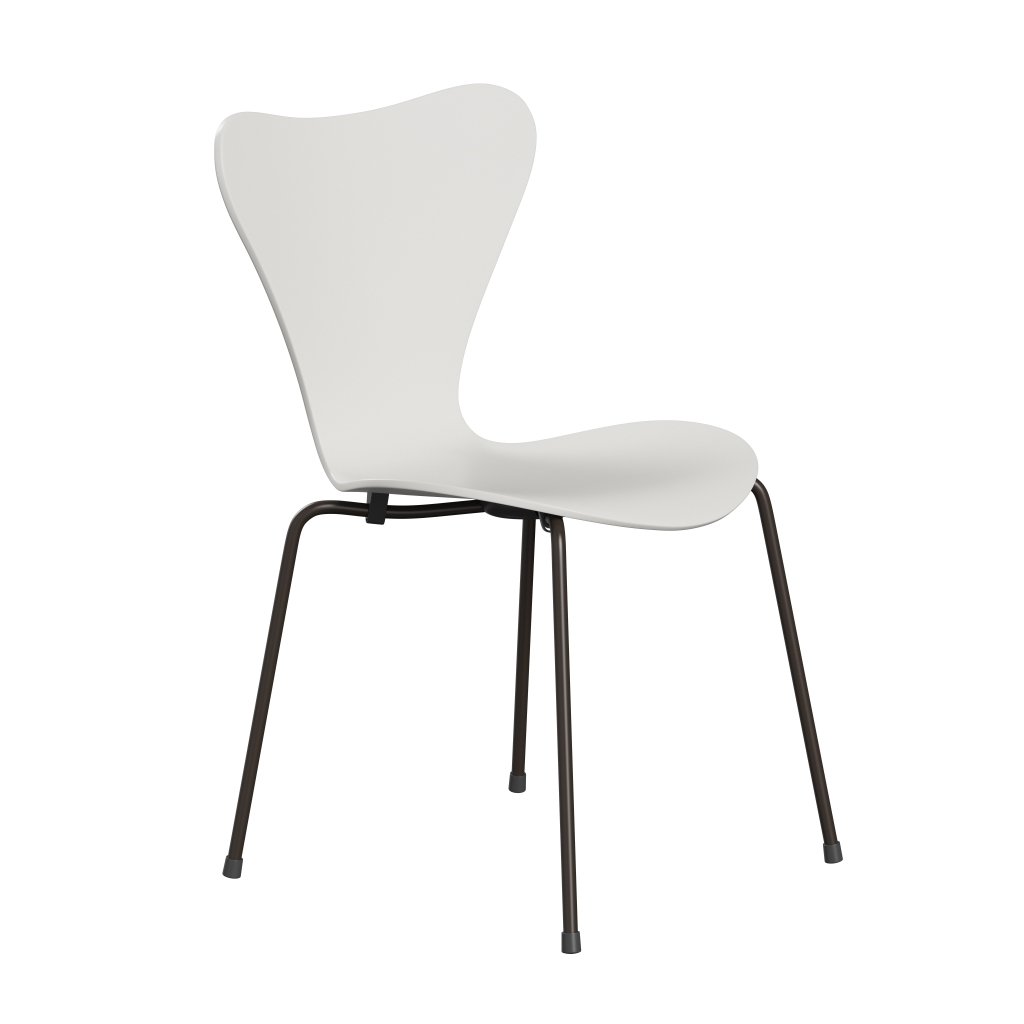 Fritz Hansen 3107 Krzesło niezapicerowane, brązowy brąz/lakierowany biały