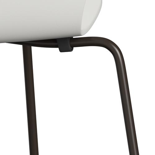 Fritz Hansen 3107 Krzesło niezapicerowane, brązowy brąz/lakierowany biały