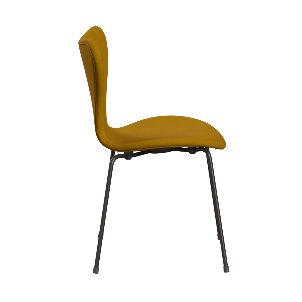 Fritz Hansen 3107 Krzesło pełna tapicerka, brązowy brąz/komfort żółty (C62004)