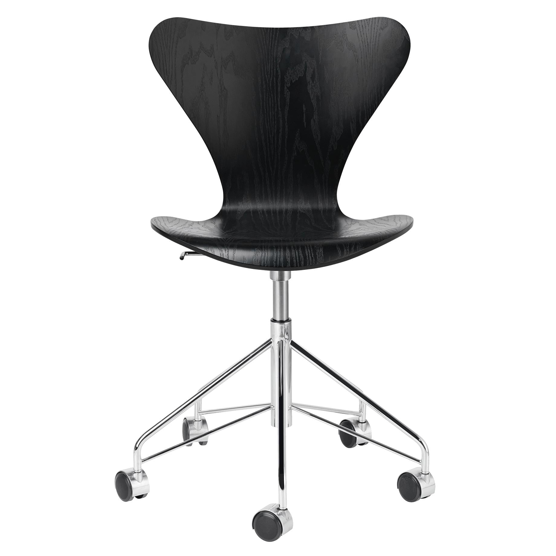 Fritz Hansen Series 7 Obrotowe krzesło w kolorze popiołu, czarny