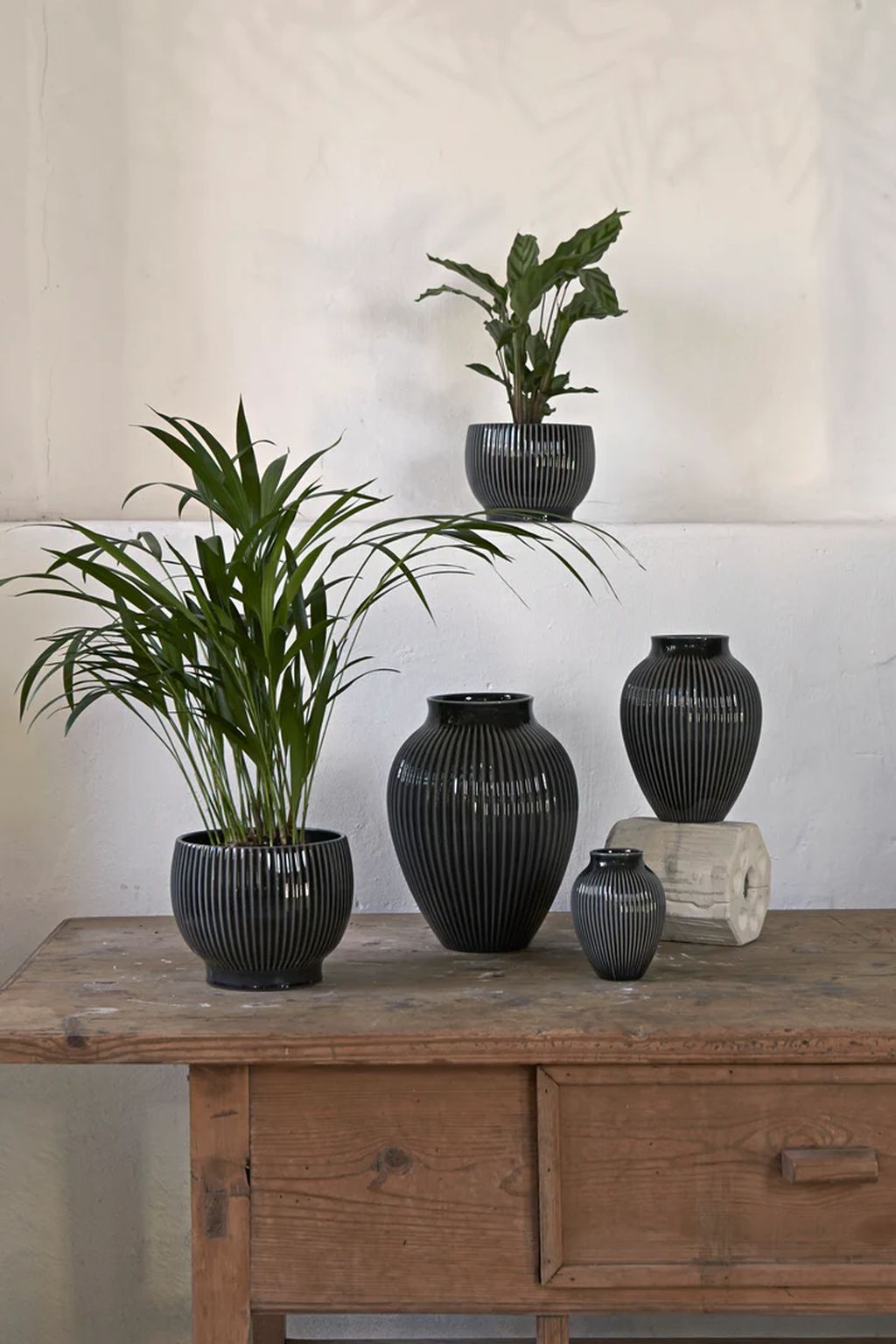 Knabstrup Keramik Flowerpot z kółkami Ø 16,5 cm, czarny