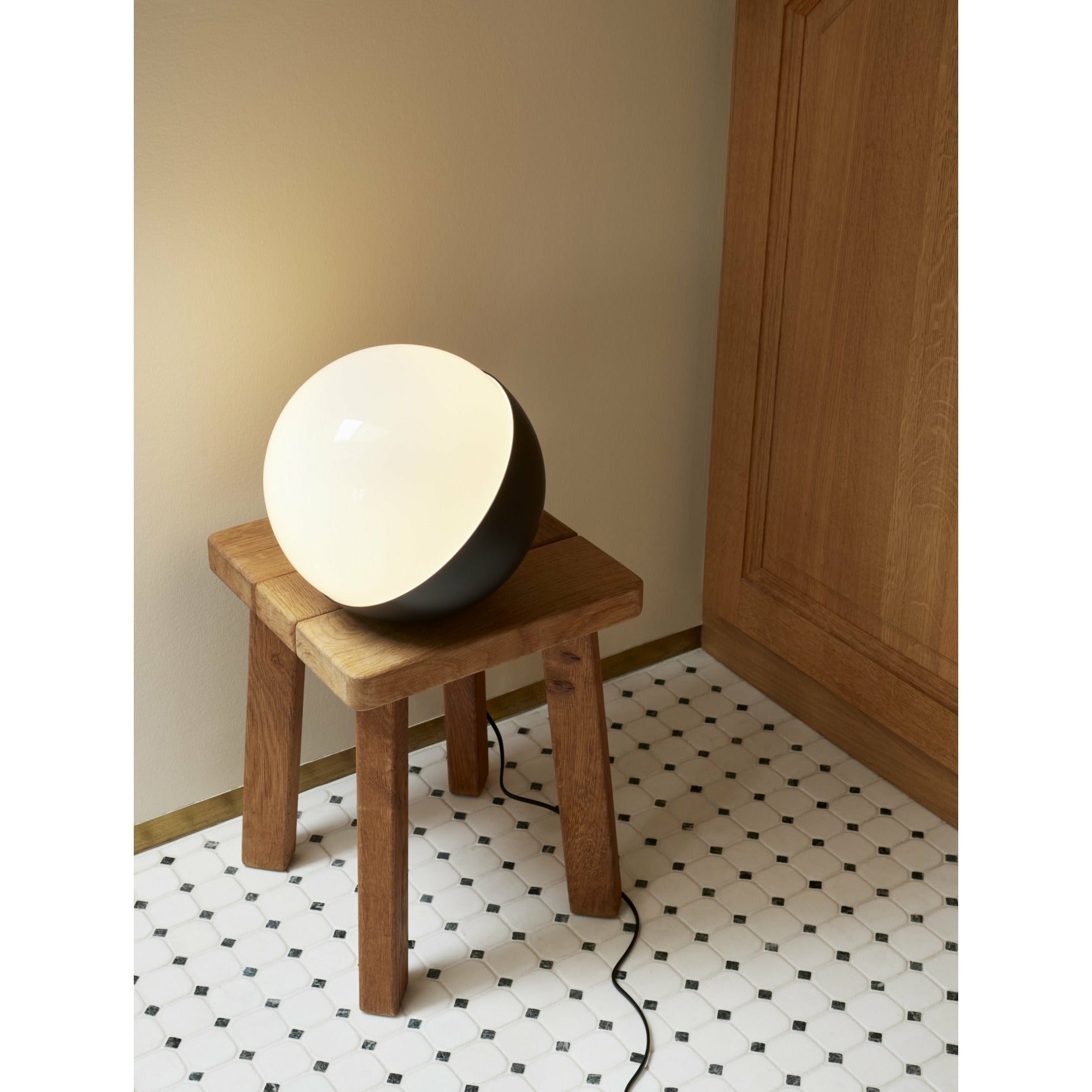 Louis Poulsen VL Studio 320 Lampa stołowa/podłogowa, czarny