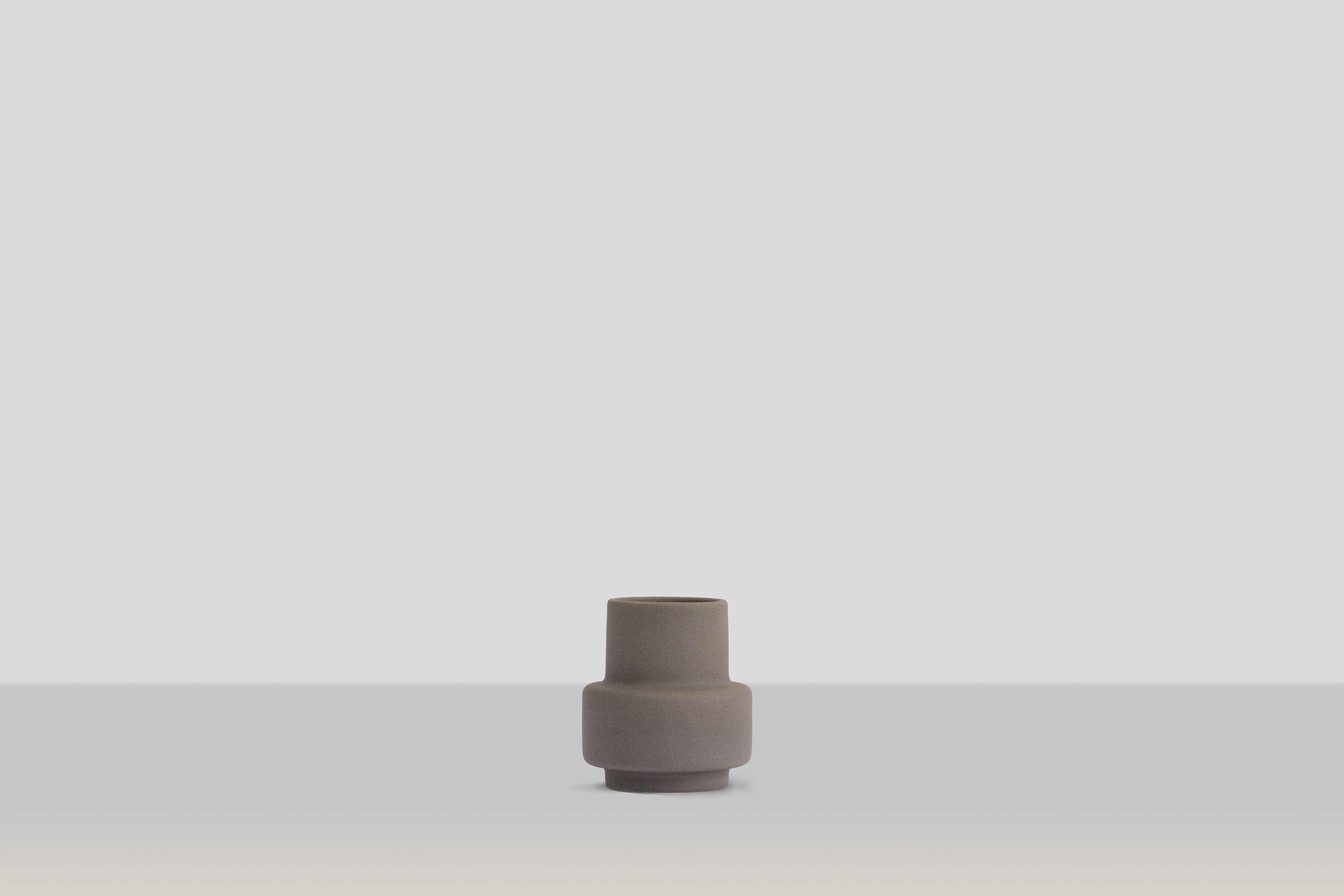 Kolekcja Ro Hurricane wazon ceramiczny mały, ciemny kamień